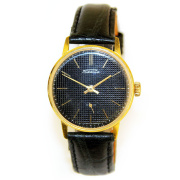 Часы "Ракета" СССР гильошированные в круглом позолоченном корпусе